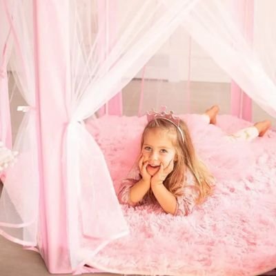 fille relaxe dans tente enfant  Coloree 